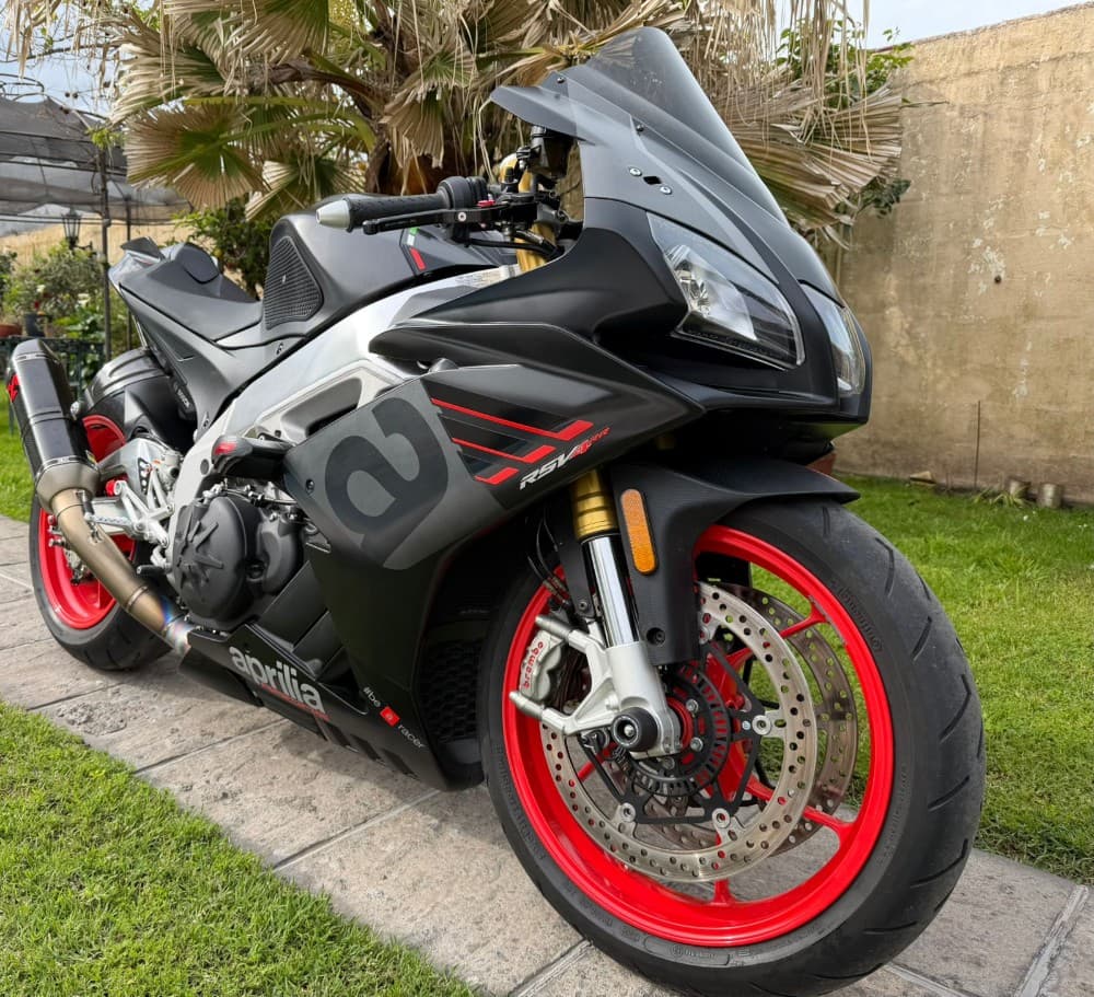 Aprilia Rsv4